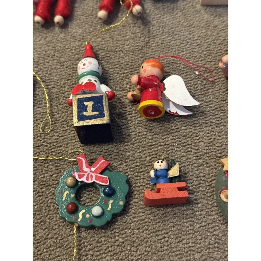 Vintage Lot of 33 Miniature Wooden Christmas Tree Holiday Ornaments (TD)